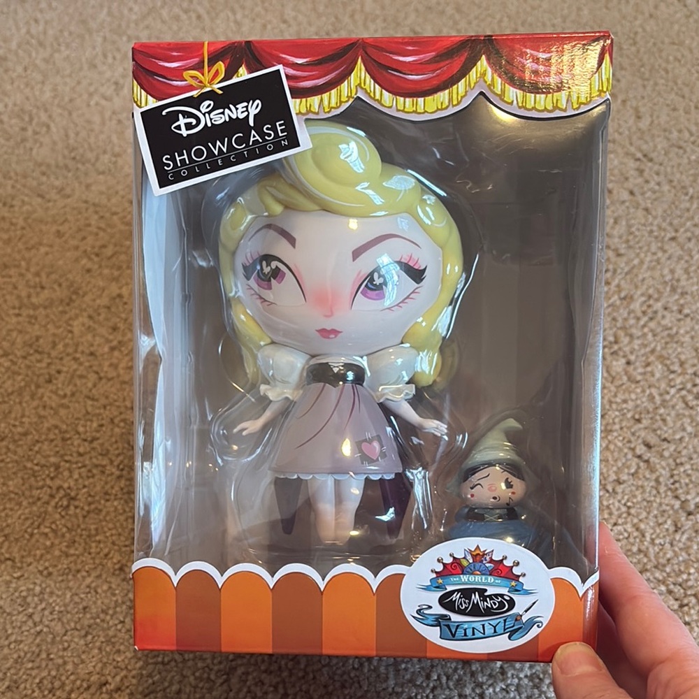 Disney Showcase Collection Miss Mindy Vinyl Figure - Aurora - Series 3